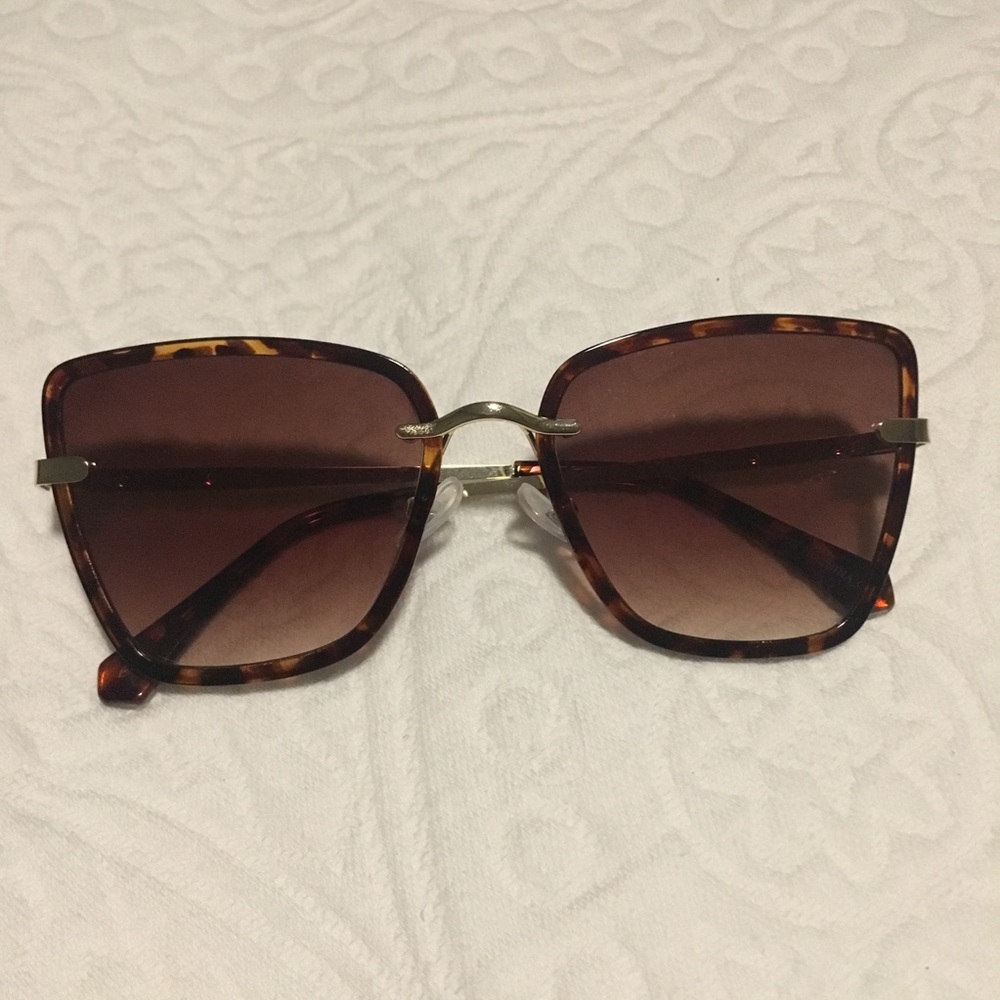 Akira lightweight sunglasses
